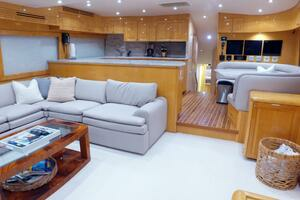 2006 Hatteras 68 Convertible thumbnail 3