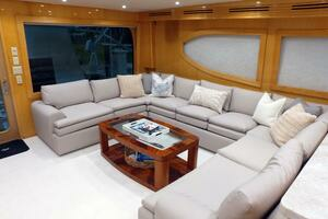 2006 Hatteras 68 Convertible thumbnail 2