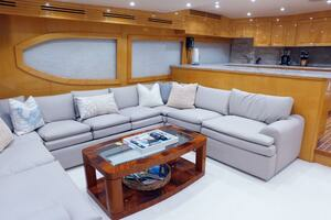 2006 Hatteras 68 Convertible thumbnail 4