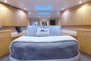 2006 Hatteras 68 Convertible thumbnail 17