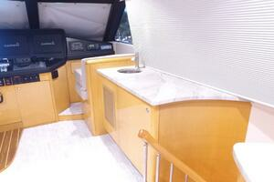 2006 Hatteras 68 Convertible thumbnail 22