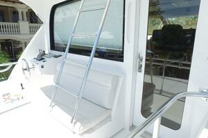 2006 Hatteras 68 Convertible thumbnail 23