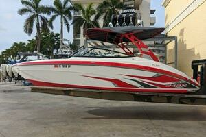 2020 Yamaha Boats 242X thumbnail 1