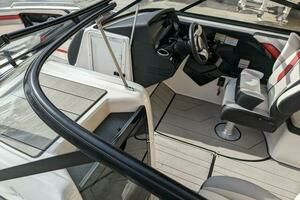 2020 Yamaha Boats 242X thumbnail 3