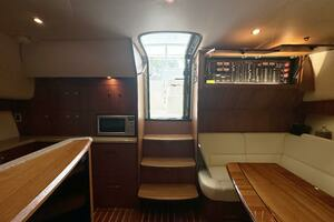 2011 Tiara Yachts 4300 Open thumbnail 31