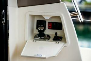 2014 Prestige 550 thumbnail 15