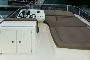 2014 Prestige 550 thumbnail 11