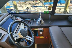2014 Prestige 550 thumbnail 23