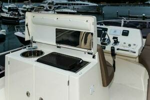 2014 Prestige 550 thumbnail 13