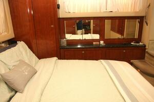 Photo 4418868 for 2004 Sea Ray 390 Motor Yacht  