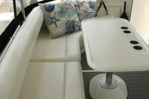 Photo 4418873 for 2004 Sea Ray 390 Motor Yacht  