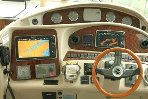 Photo 4418872 for 2004 Sea Ray 390 Motor Yacht  