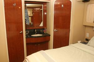 Photo 4418867 for 2004 Sea Ray 390 Motor Yacht  