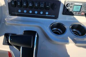 Photo 4418945 for 2023 Boston Whaler 220 Dauntless  