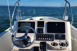 Photo 4418904 for 2023 Boston Whaler 220 Dauntless  