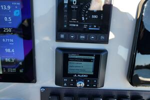 Photo 4418944 for 2023 Boston Whaler 220 Dauntless  