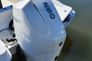 Photo 4418963 for 2023 Boston Whaler 220 Dauntless  