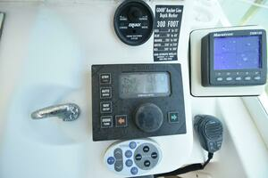 2001 Cabo 35 Express thumbnail 19