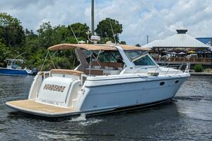 2000 Tiara Yachts 3500 Express thumbnail 1