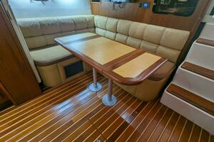 2000 Tiara Yachts 3500 Express thumbnail 4