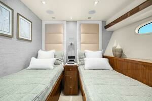 2022 Viking 75 Motor Yacht thumbnail 4