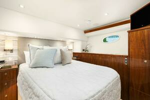 2022 Viking 75 Motor Yacht thumbnail 51