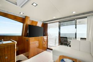 2022 Viking 75 Motor Yacht thumbnail 12