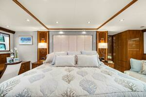 2022 Viking 75 Motor Yacht thumbnail 19