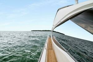 2022 Viking 75 Motor Yacht thumbnail 32