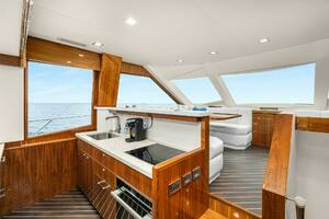 2022 Viking 75 Motor Yacht thumbnail 21