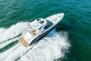 2014 40 Formula Super Sport Profile