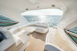 2014 40 Formula Super Sport Lounge Seating