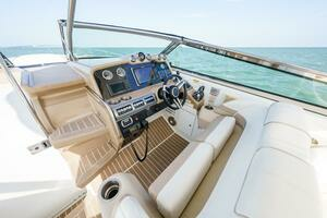 2014 40 Formula Super Sport Helm