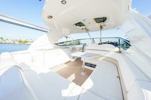 2014 40 Formula Super Sport Lounge Seating