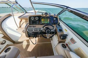 2014 40 Formula Super Sport Helm