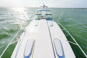 2014 40 Formula Super Sport Bow View