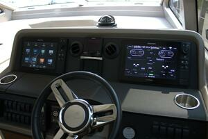 2017 Sea Ray 460 Sundancer thumbnail 12