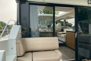 2017 Sea Ray 460 Sundancer thumbnail 34