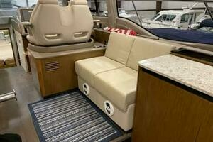 2017 Sea Ray 460 Sundancer thumbnail 29