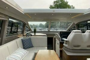 2017 Sea Ray 460 Sundancer thumbnail 37