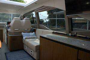 2017 Sea Ray 460 Sundancer thumbnail 11