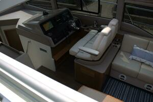 2017 Sea Ray 460 Sundancer thumbnail 10