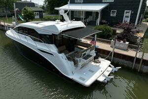 2017 Sea Ray 460 Sundancer thumbnail 57