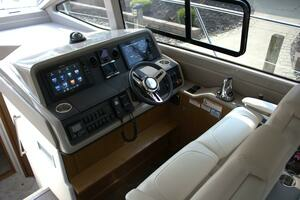 2017 Sea Ray 460 Sundancer thumbnail 56