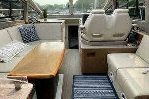 2017 Sea Ray 460 Sundancer thumbnail 3