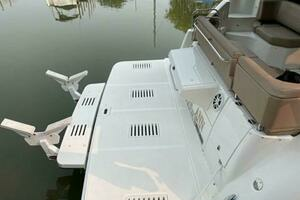 2017 Sea Ray 460 Sundancer thumbnail 53