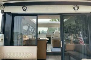 2017 Sea Ray 460 Sundancer thumbnail 36