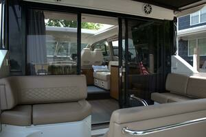 2017 Sea Ray 460 Sundancer thumbnail 32