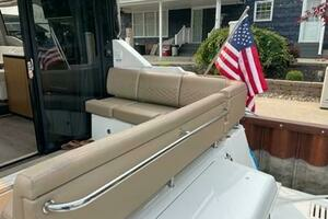 2017 Sea Ray 460 Sundancer thumbnail 31