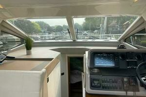 2017 Sea Ray 460 Sundancer thumbnail 14